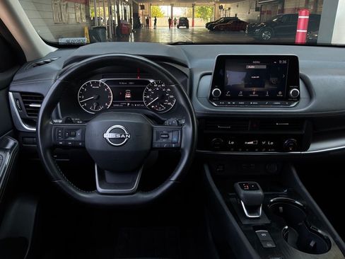 Used 2025 Nissan Rogue SV FWD image 14