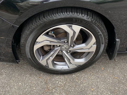 Used 2018 Honda Accord EX image 9