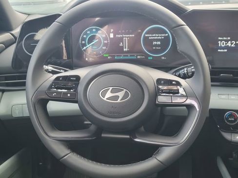 New 2025 Hyundai Elantra Limited FWD image 28