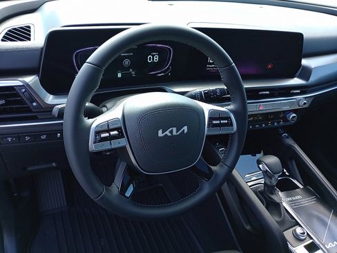New 2025 Kia Telluride S image 9