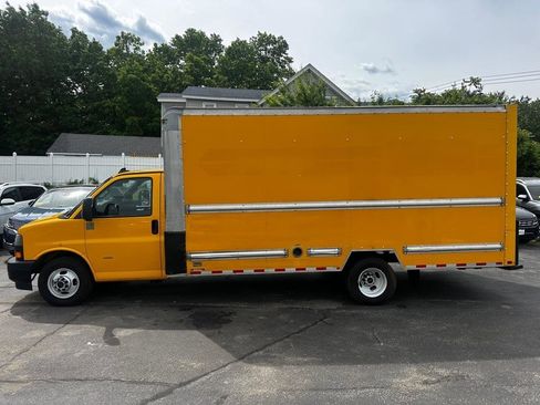 Used 2019 GMC Savana 3500 Extended w/ Driver Convenience Package RWD image 3