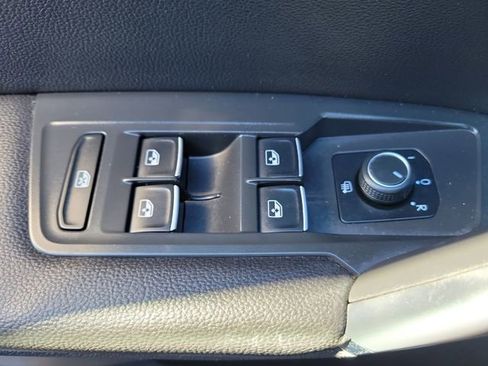 Used 2020 Volkswagen Tiguan SEL image 20