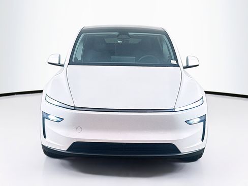 Used 2026 Tesla Model Y AWD image 2