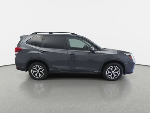 Used 2020 Subaru Forester Premium image 2
