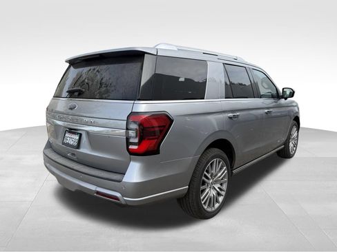 Used 2023 Ford Expedition Platinum AWD/4WD image 3