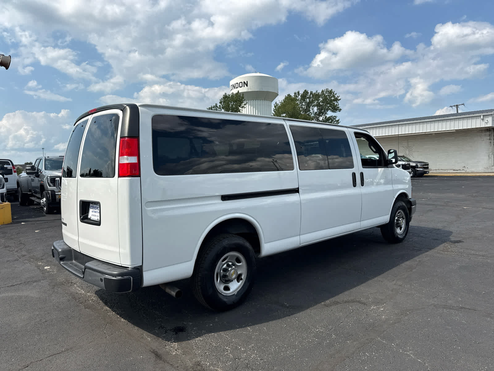 Certified 2024 Chevrolet Express 3500 LT w/ LT Preferred Equipment Group RWD image 5