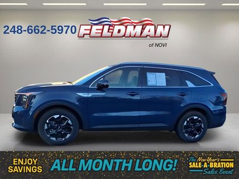 Used 2025 Kia Sorento S w/ Panoramic Sunroof Package image 2