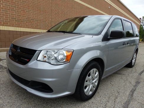 Used 2019 Dodge Grand Caravan SE w/ UConnect Hands-Free Group FWD image 5