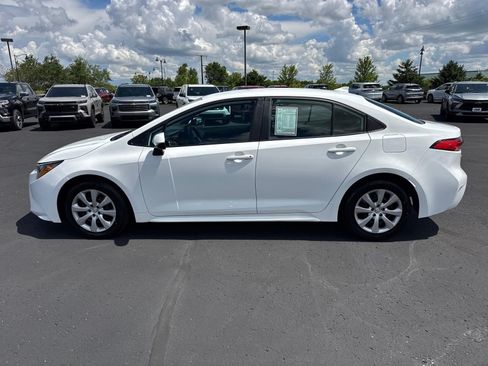 Used 2024 Toyota Corolla LE FWD image 2