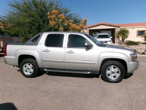 Used 2009 Chevrolet Avalanche LT w/ Suspension Package, Off-Road image 7