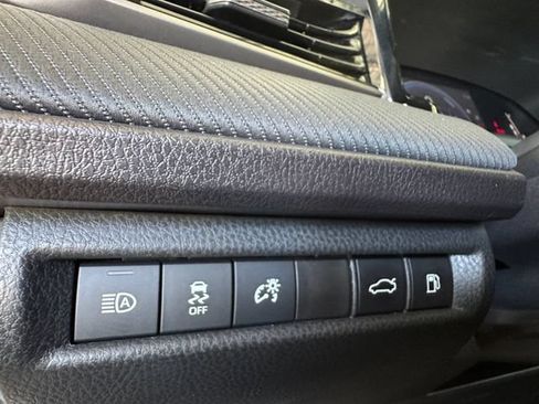 Used 2025 Toyota Camry SE w/ Convenience Package FWD image 6