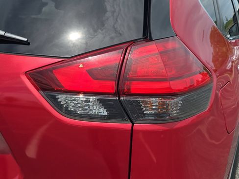 Used 2017 Nissan Rogue SL FWD image 8