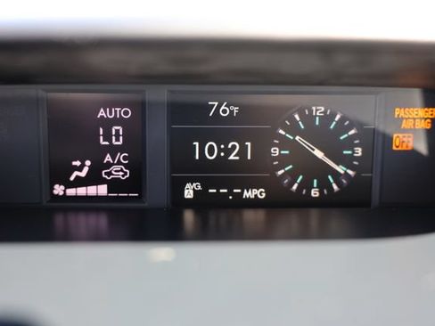 Used 2018 Subaru Forester 2.5i Premium w/ All-Weather Package AWD/4WD image 21