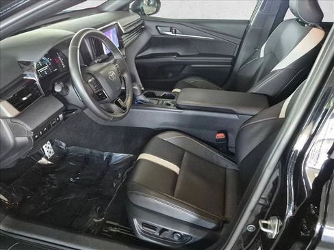 Used 2026 Toyota Camry Hybrid FWD image 16