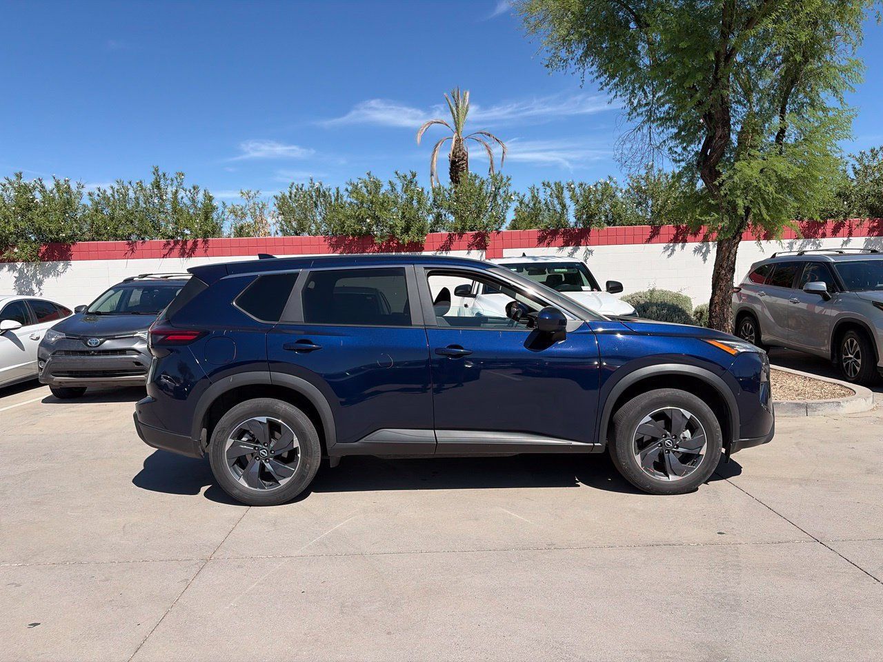 Used 2025 Nissan Rogue SV FWD image 3