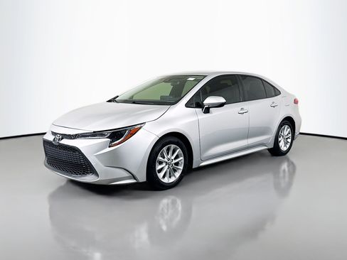 Used 2022 Toyota Corolla LE w/ LE Convenience Package FWD image 4