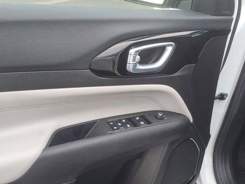 Certified 2024 Jeep Compass Limited image 9