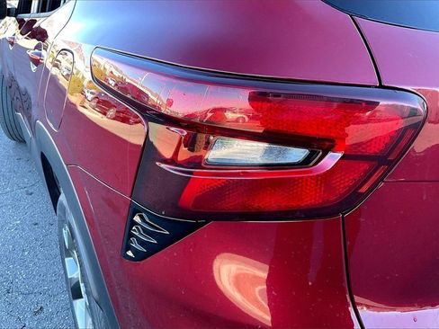 Used 2025 Chevrolet Trax LT image 28