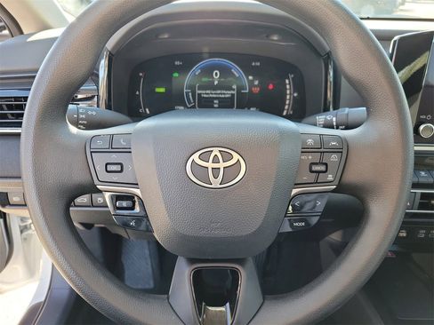 Used 2025 Toyota Camry LE image 19
