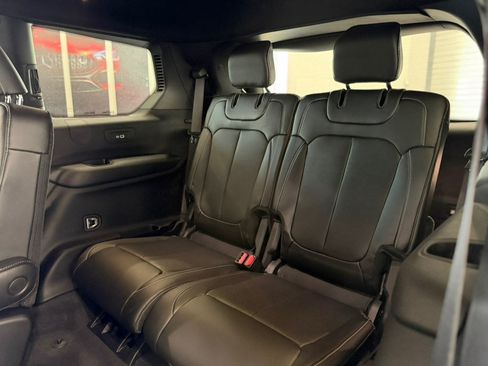 Used 2025 Jeep Grand Cherokee L Limited w/ Luxury Tech Group II AWD/4WD image 18