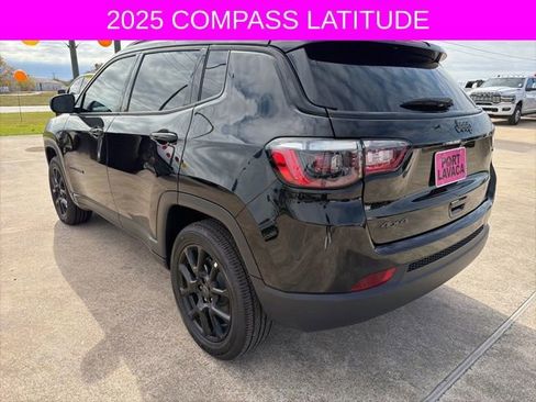 Used 2025 Jeep Compass Latitude image 5