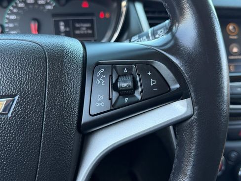 Used 2020 Chevrolet Trax LT w/ LT Convenience Package image 25