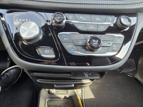 New 2026 Chrysler Pacifica Select image 25