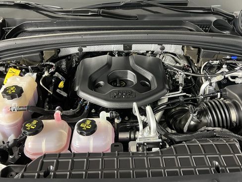 Used 2022 Jeep Grand Cherokee Overland w/ Advanced Protech Group III image 37