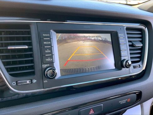 Used 2017 Kia Sedona EX image 19