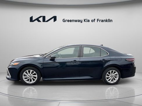 Used 2021 Toyota Camry LE image 4