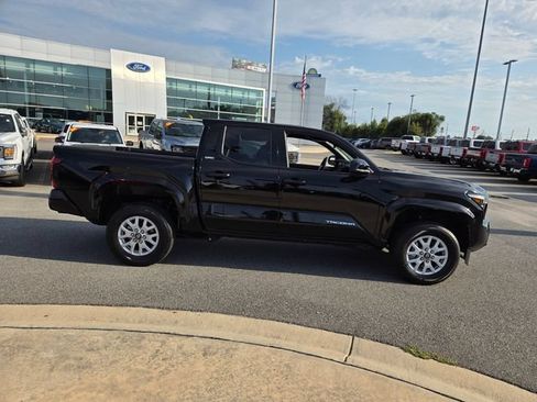 Used 2025 Toyota Tacoma SR5 RWD image 13