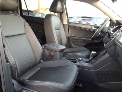 Certified 2022 Volkswagen Tiguan SE w/ Panoramic Sunroof Package image 10