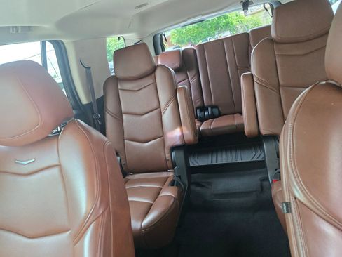 Used 2016 Cadillac Escalade Luxury AWD/4WD image 23