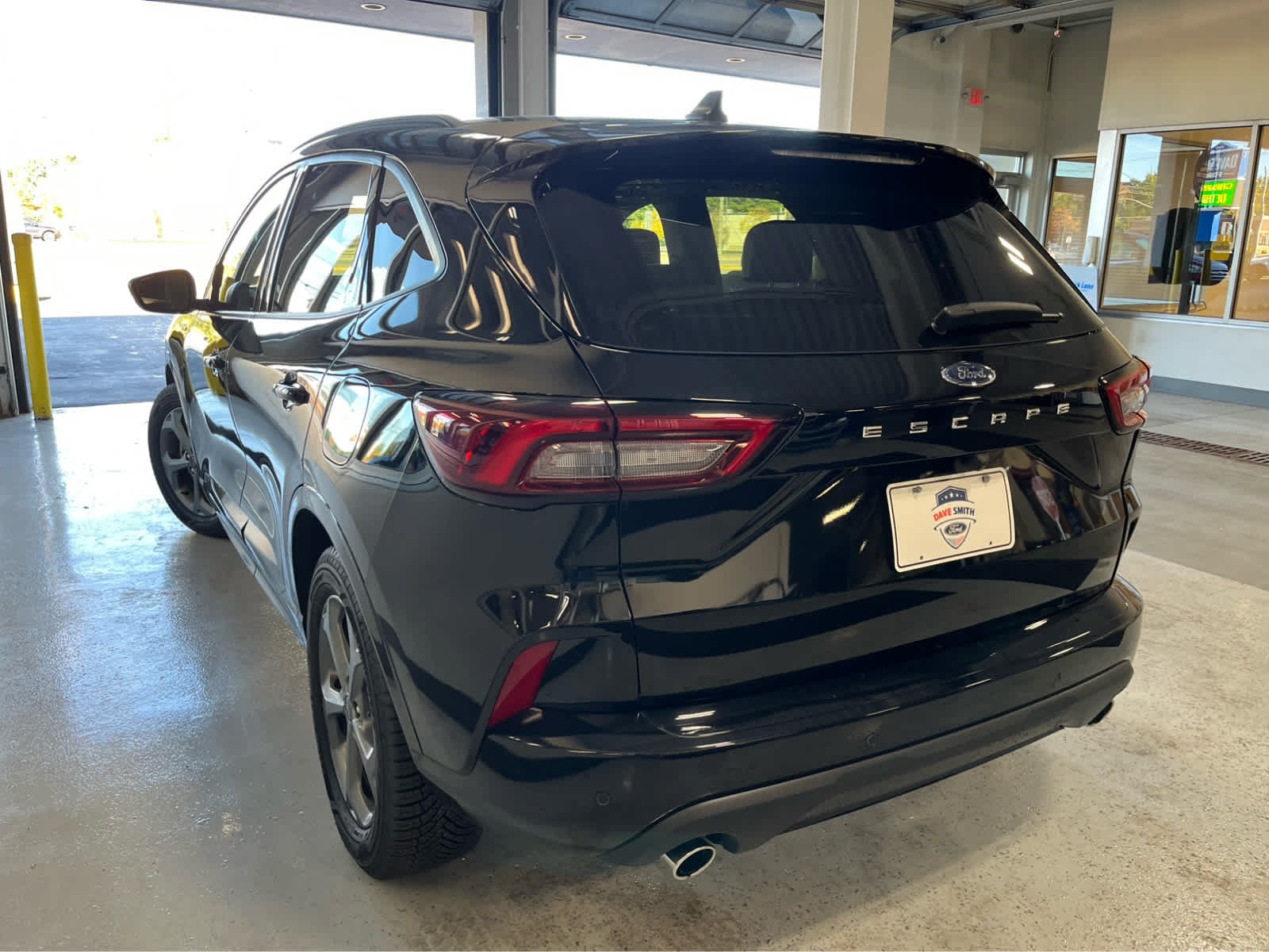 Used 2023 Ford Escape ST-Line w/ Tech Pack #1 FWD image 5