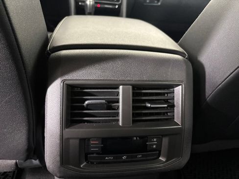 Used 2022 Volkswagen Atlas SE w/ Panoramic Sunroof Package FWD image 22
