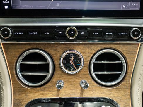 Used 2024 Bentley Continental GT V8 AWD/4WD image 25