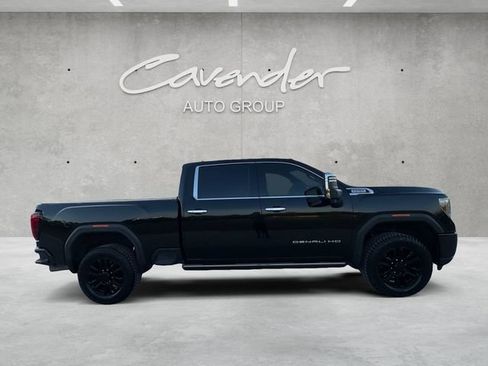 Used 2023 GMC Sierra 2500 Denali w/ Denali Black Diamond Edition AWD/4WD image 17