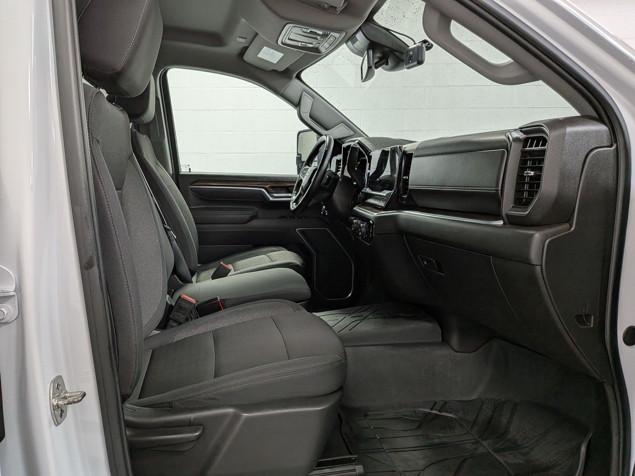 Used 2025 Chevrolet Silverado 3500 LT w/ Safety Package AWD/4WD image 27