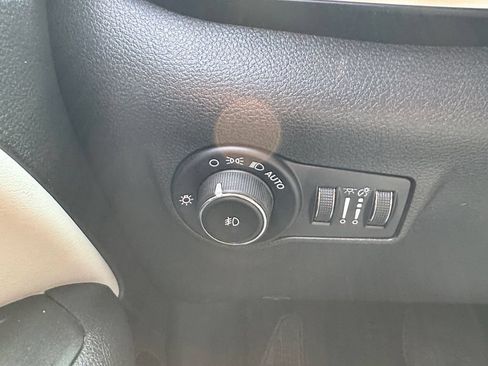 Used 2025 Jeep Compass Limited AWD/4WD image 13