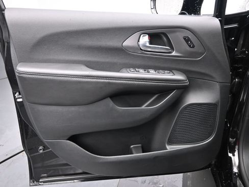 New 2026 Chrysler Pacifica Select FWD image 22