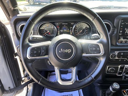 Used 2022 Jeep Wrangler Unlimited Sahara AWD/4WD image 12
