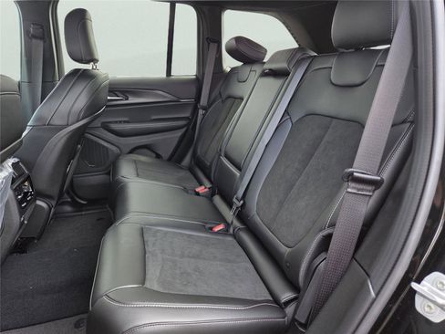 New 2025 Jeep Grand Cherokee Altitude RWD image 20