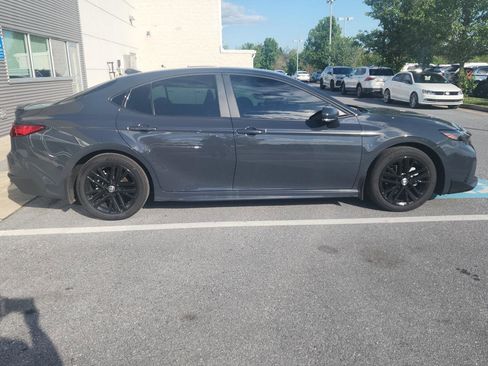 Used 2025 Toyota Camry SE w/ Convenience Package FWD image 8