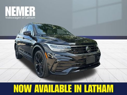 Used 2022 Volkswagen Tiguan SE R-Line AWD/4WD image 5