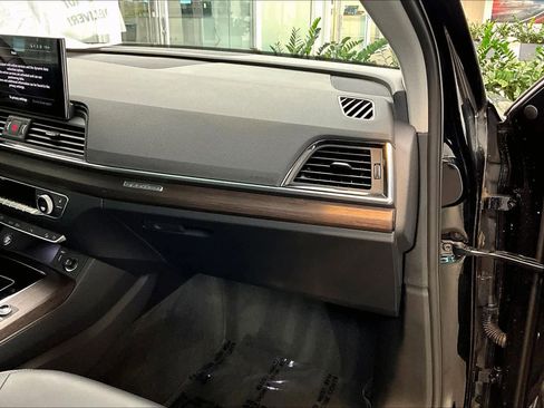 Used 2023 Audi Q5 2.0T Premium w/ Convenience Package image 18