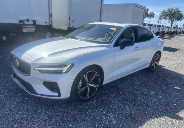 Used 2024 Volvo S60 B5 Plus FWD image 1