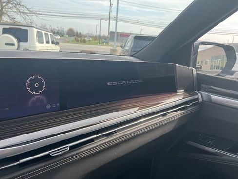 Used 2025 Cadillac Escalade Premium Luxury AWD/4WD image 26