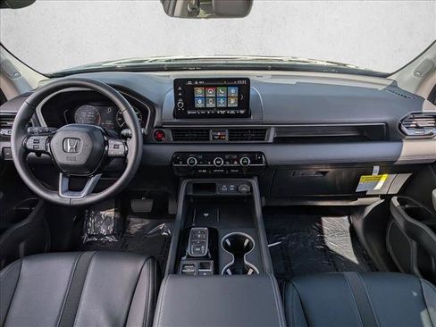 Used 2025 Honda Pilot Touring image 21