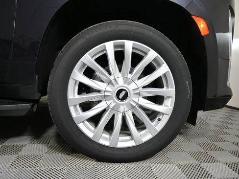 Used 2024 Cadillac Escalade ESV Luxury w/ LPO, Floor Liner Package AWD/4WD image 11
