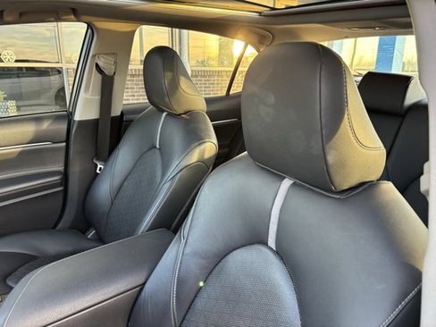 Used 2018 Toyota Camry XSE image 11